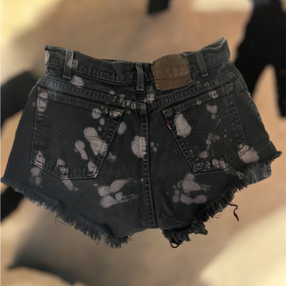 LEVIS DENIM SHORTS – CUTOFF – 501XX – BLEACH SPOTS - Picture 2 of 2